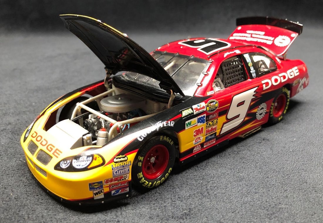 #9 Kasey Kahne NASCAR 2004 Dodge 1:24 Replica Die Cast Stock Car (1 of 6)