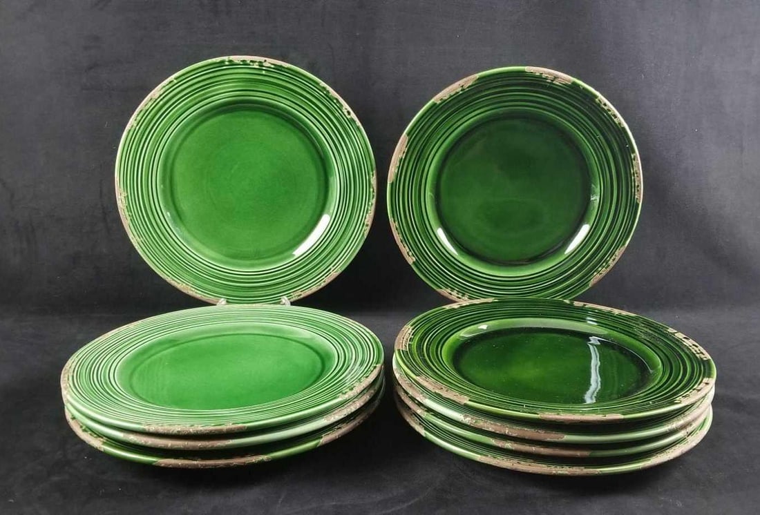 Southern Living Green Scavo Charger Italy: Southern Living's Earthenware Charger made in Italy was exclusively sold at Dillard's. The green color varies from a light to a deep forest green color and all have the scavo design. There are