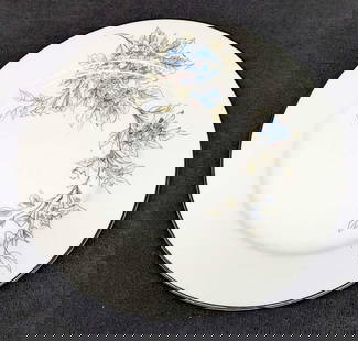 6 Vintage Noritake China 5682 Pattern Salad Plates: 6 Vintage Noritake China 5682 Pattern Salad Plates. Each is approx 8" x 8" x 1" and the total weight is 4.34 lbs. The plates are in a good, vintage condition with no chips or cracks.