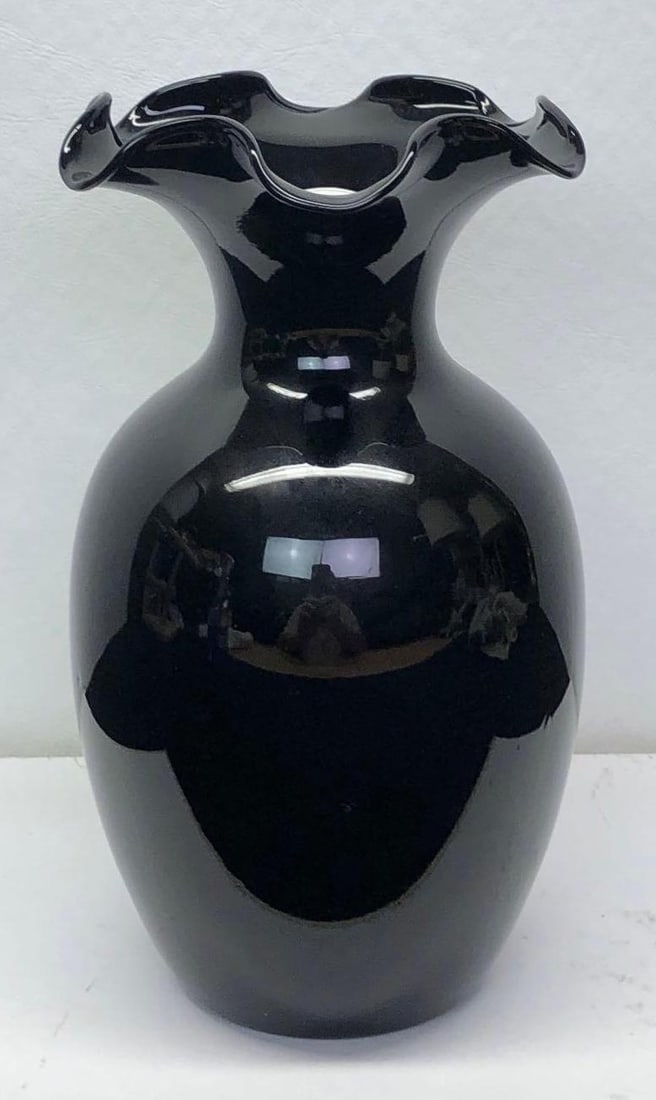 Vintage Black Amethyst Ruffle Handkerchief Vase: This lot contains Vintage Black Amethyst Ruffle Edge Handkerchief Vase. It is approx 8-1/4" x 5" x 5" and weighs about 0.8lbs. Overall the Black Amethyst Vase is in good used condition wit