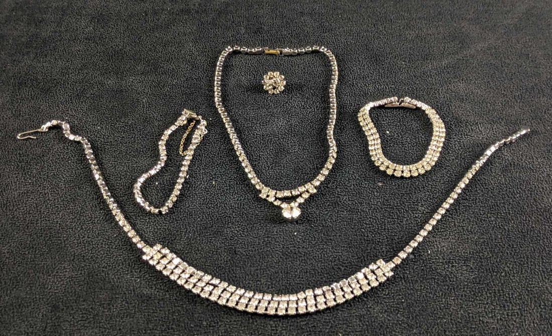 Silver Colored Diamond Themed Jewelry (1 of 8)