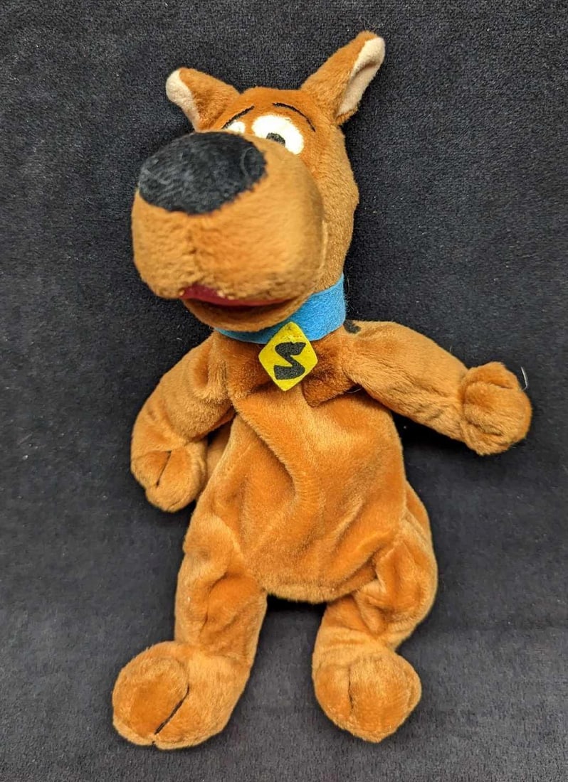 Warner Brothers Studio Store Scooby Doo Bean Bag Doll (1 of 5)