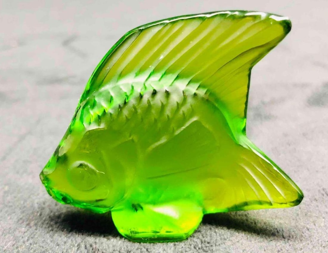Lalique Signed Crystal Green Meadow Fish: This lot contains a Lalique Crystal Green Meadow Fish. It is approx 2 1/4" x 1/4" x 1 3/4" and it weighs about 0.08lbs. Overall the Lalique fish is in good used condition with some light w