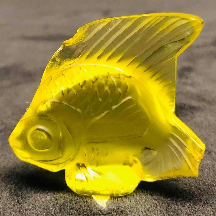Lalique Signed Cachet Poisson Miniature Yellow Angel Fish: This lot contains a Lalique Signed Cachet Poisson Miniature Yellow Angel Fish It is approx 2" x 3/4" x 1 3/4" and it weighs about 0.08lbs. Overall the Lalique fish is in good used conditio