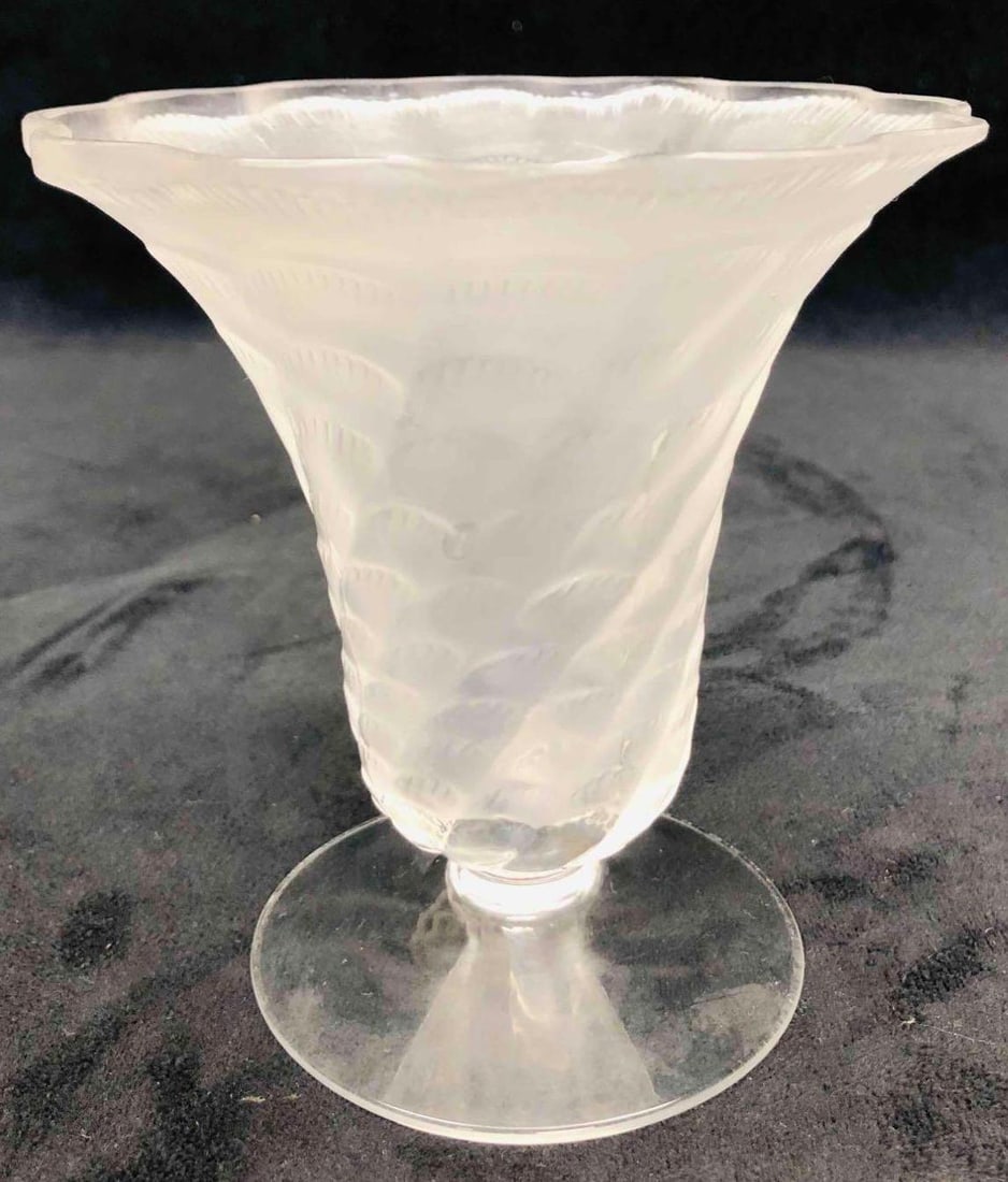 Lalique Crystal Shell Vase: This lot contains a Lalique Crystal Shell Vase. It is approx 4 3/4" x 4 3/4" x 5 1/4" and it weighs about 0.8lbs. Overall the Lalique Vase is in good used condition with some light wear fr