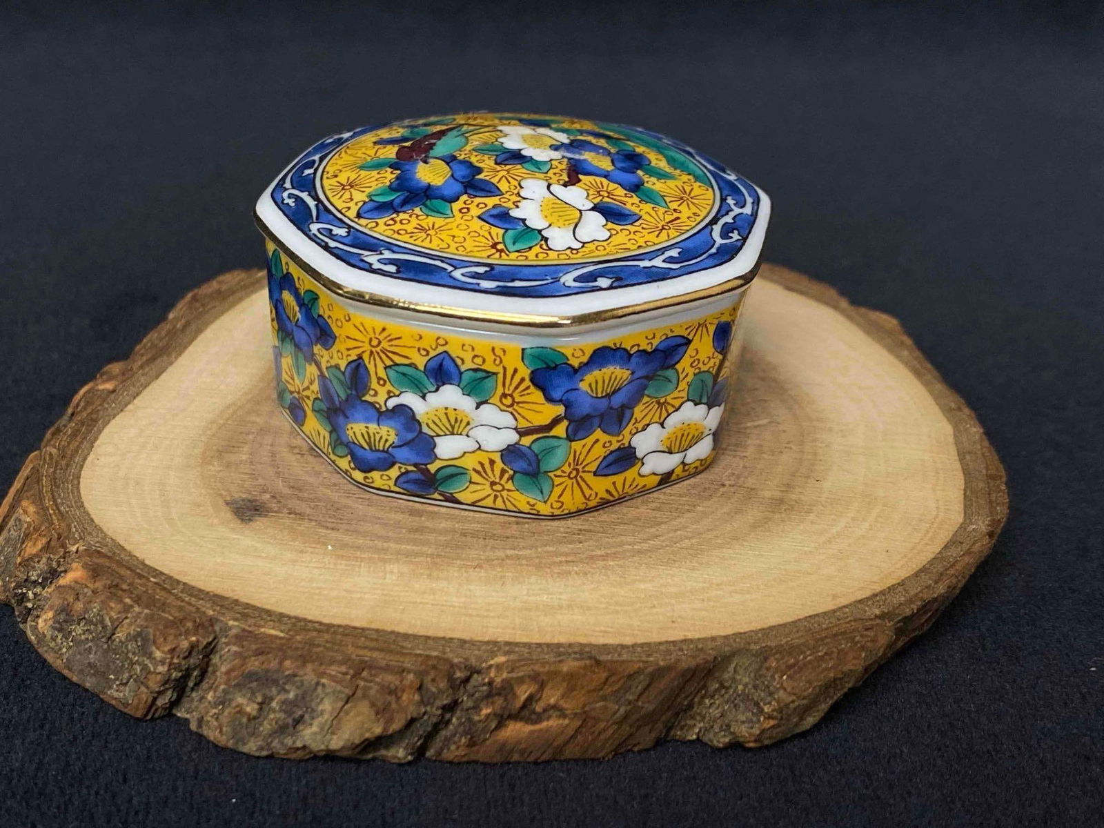 Kutani Takahashi San Francisco Hand Decorated Trinket Box (1 of 5)