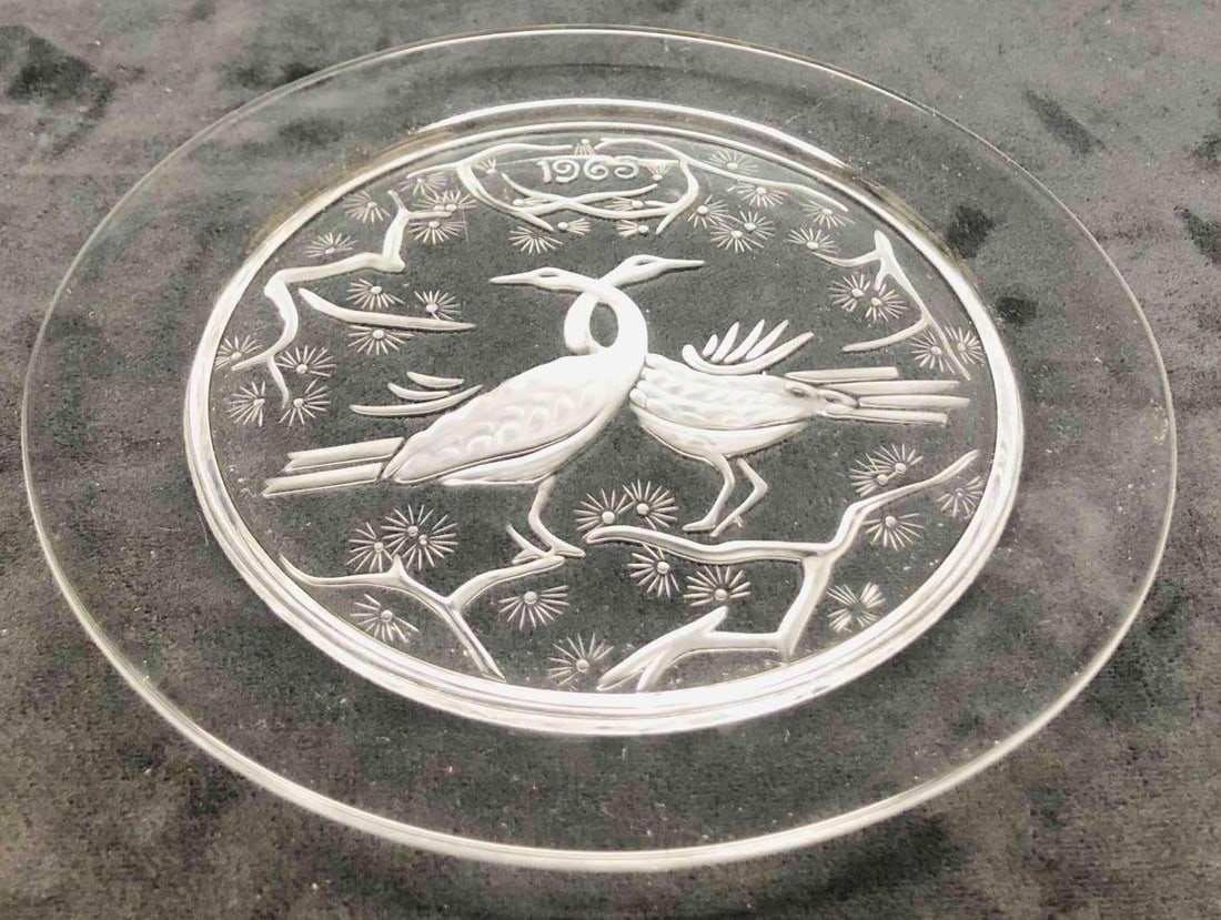 Signed Lalique Annual Plate 1965 (1 of 7)