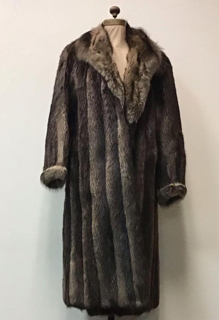 RC International Beaver Fur Coat with Raccoon Collar (1 of 7)