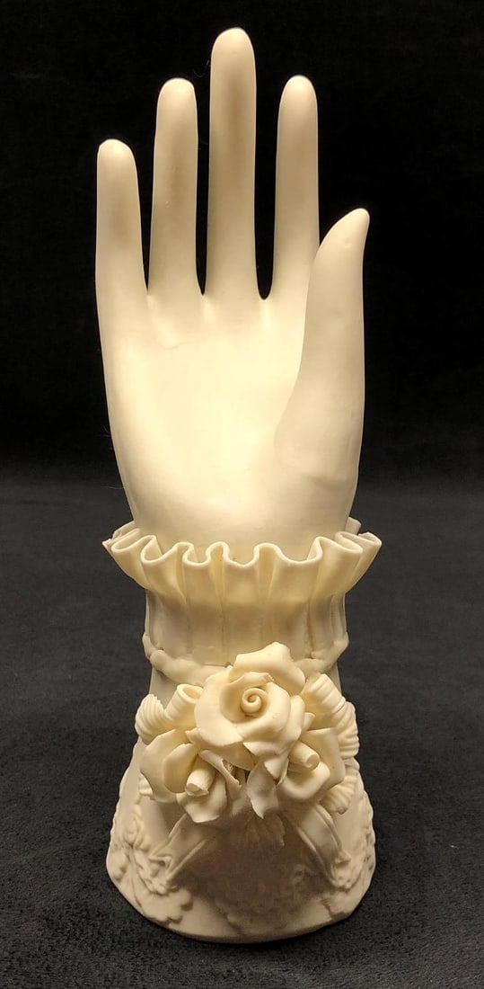 VTG Victorian Bisque Ceramic Hand Jewelry Display (1 of 8)