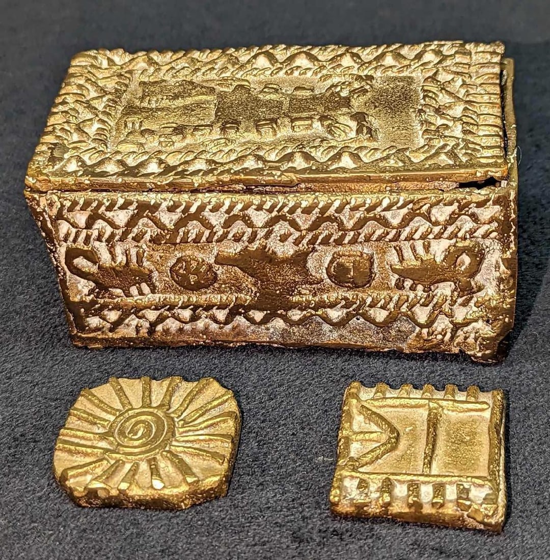 Vintage Brass Trinket Box With Brass Tokens (1 of 10)