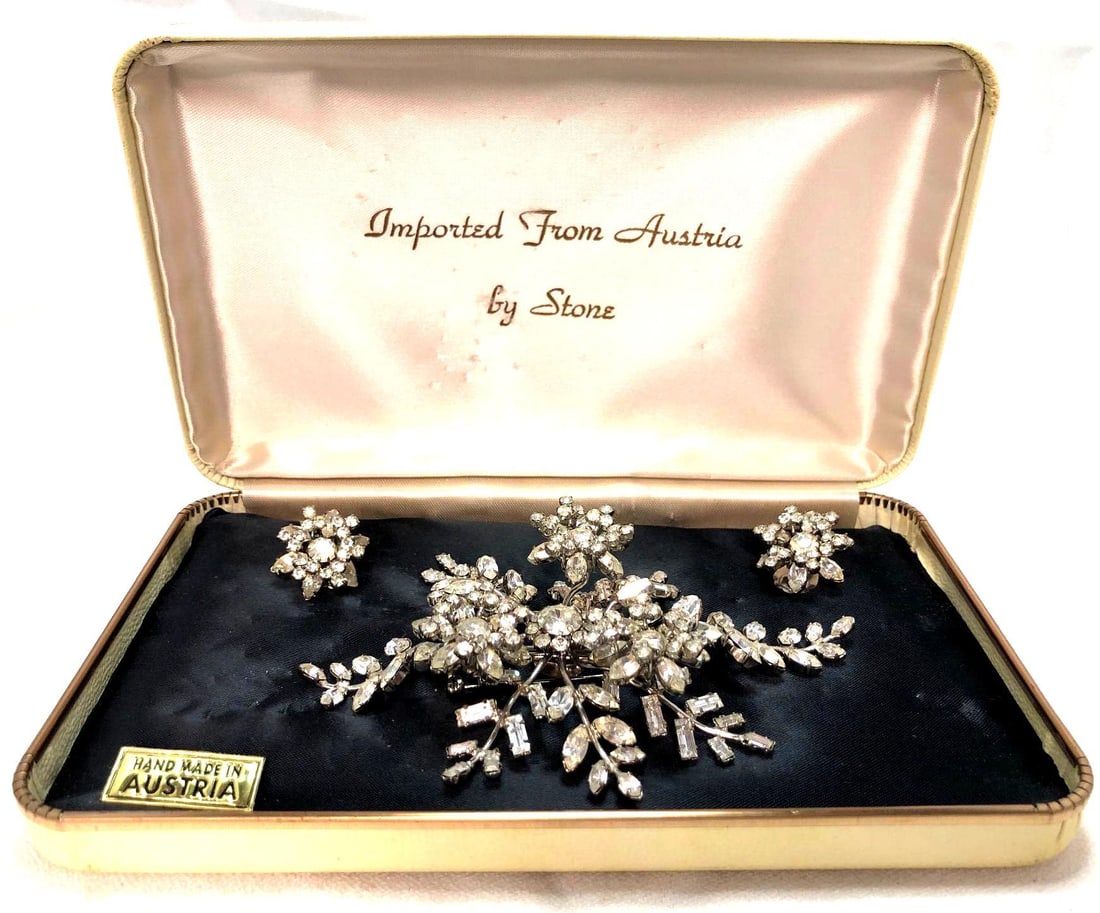 VTG Austrian Stone Crystal Starbursts Jewelry Set: Vintage Handmade Crystal Starburst Brooch and Clip-on Earrings Set in original box. Imported from Austria by Stone. It measures approximately 7" x 4-1/4" x 1-1/2" and it weighs 0.7lbs. The