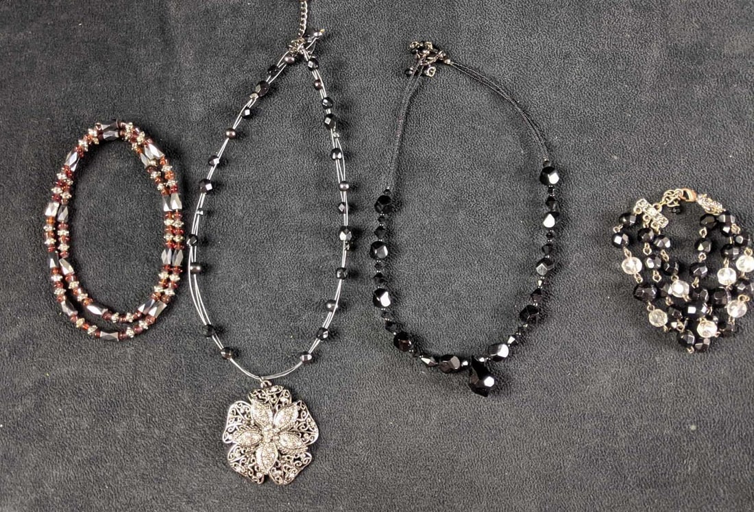 Assorted Dark Colored Jewelry: Assorted Dark Colored Jewelry These pieces are great to wear with formal wear. They are from brands such as New York and Company and White Horse Black Market. These are gently used and are in good con