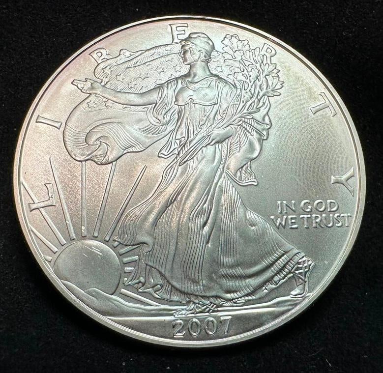 2007 US Mint .999 Fine Silver Eagle (1 of 2)