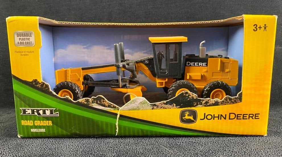 Ertl John Deere Road Grader in Box (1 of 5)