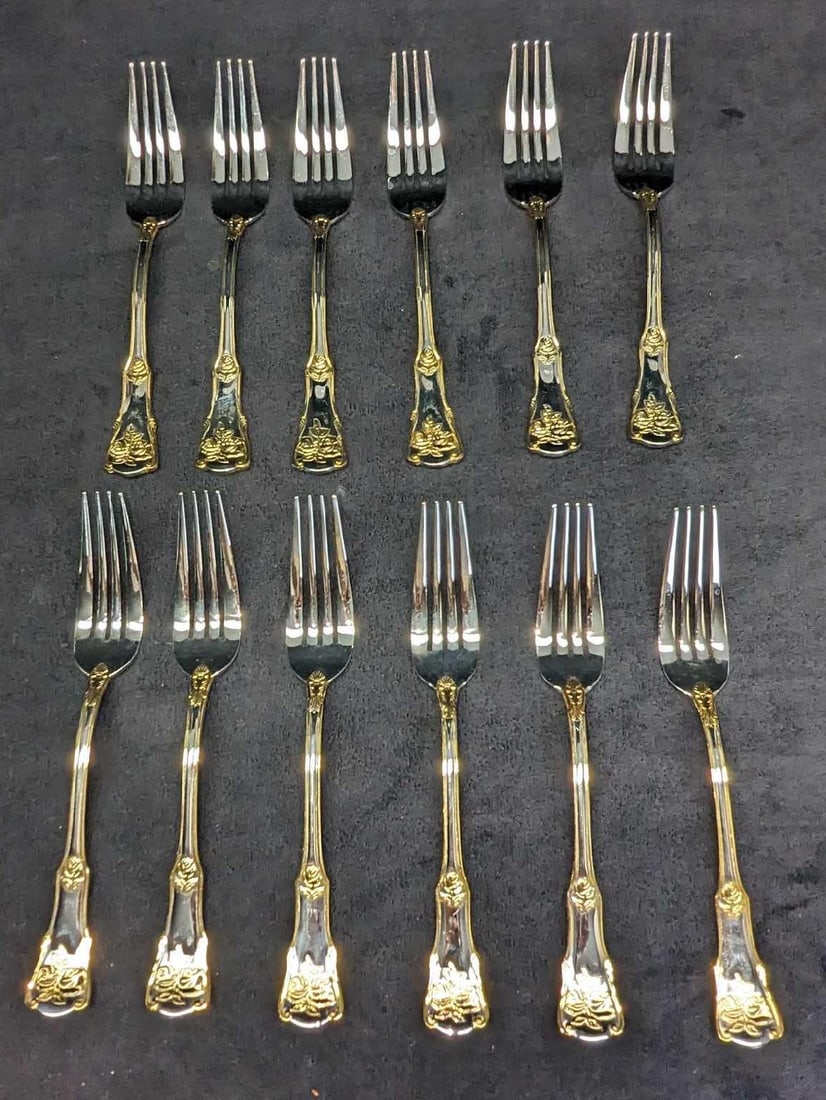 12 Royal Albert Old Country Roses Dinner Forks: 12 Royal Albert Old Country Roses Dinner Forks. Each stainless steel fork is approximately 1" x 3/4" x 7 3/4" and the total weight is 1.34lb. The forks have some light wear.