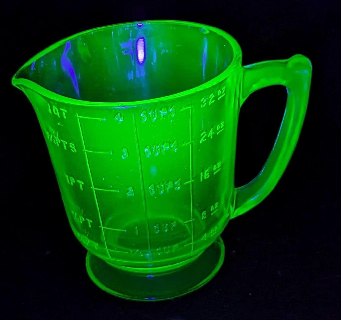 Vintage Uranium Green Glass Measuring Cup (1 of 7)