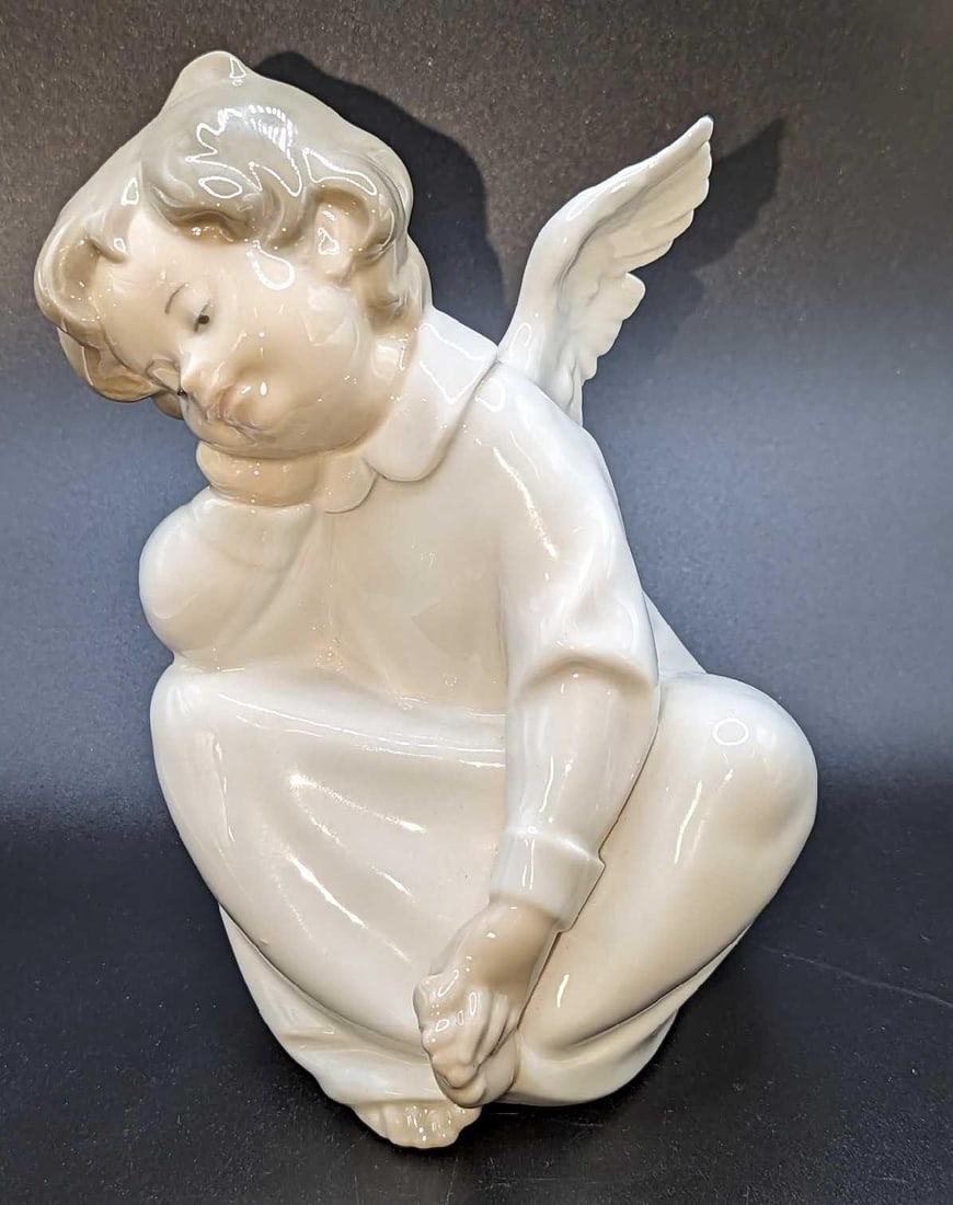 Lladro Angel Dreaming Figurine (1 of 6)
