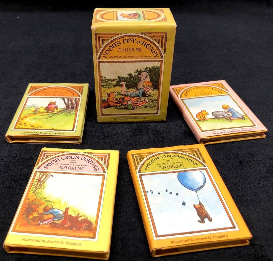 VTG "Pooh's Pot O' Honey" Book Collection AA Milne (1 of 4)