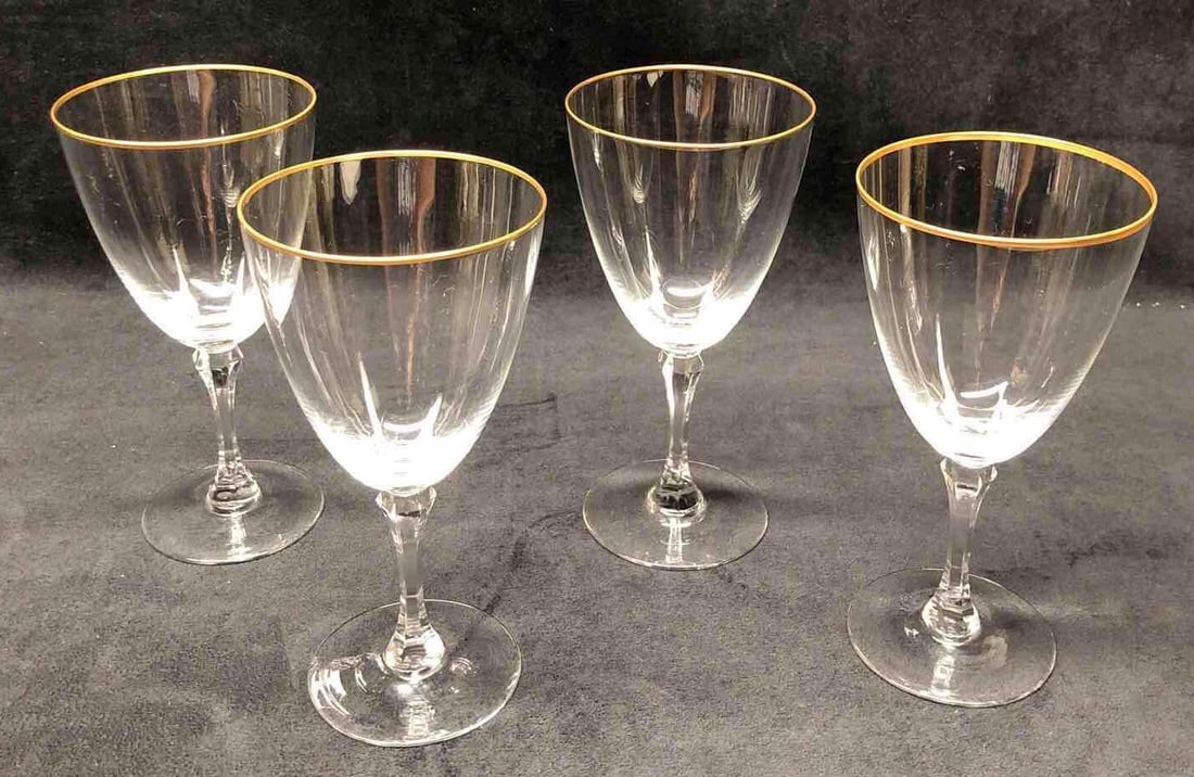Lenox "Mansfield" Crystal Gold Rim Water Glass (4 pc): This lot contains a Set of 4 Lenox "Mansfield" Gold Rim Crystal Water Glasses. Each glass is approx 7" tall with 3-1/2" diameter. Combined weight for the set of 4 glasses is about 1.4l