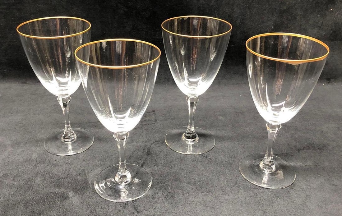 Lenox "Mansfield" Crystal Gold Rim Water Glass (4 pc): This lot contains a Set of 4 Lenox "Mansfield" Gold Rim Crystal Water Glasses. Each glass is approx 7" tall with 3-1/2" diameter. Combined weight for the set of 4 glasses is about 1.4l