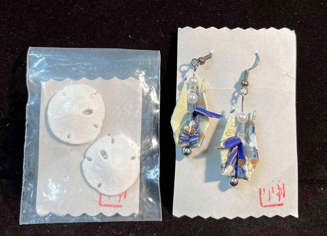 Two Unique Earrings Sand Dollar & Paper Cranes (F18): This lot contains Two Unique Earrings Sand Dollar & Paper Cranes (F18). The earrings fit in approx 61/4" x 7 1/4" plastic bag and altogether they weigh about 0.1oz. Earrings are One Size F