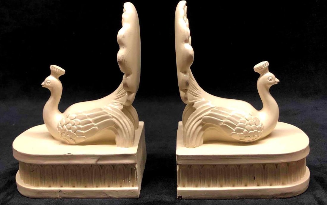 White Peacock Book Ends: This lot contains a set of white peacock book ends. These beautifully designed peacocks are perfect for any bookshelf. Each book end is approx 4 3/4" x 3 1/2" x 7 1/4". Together the book e
