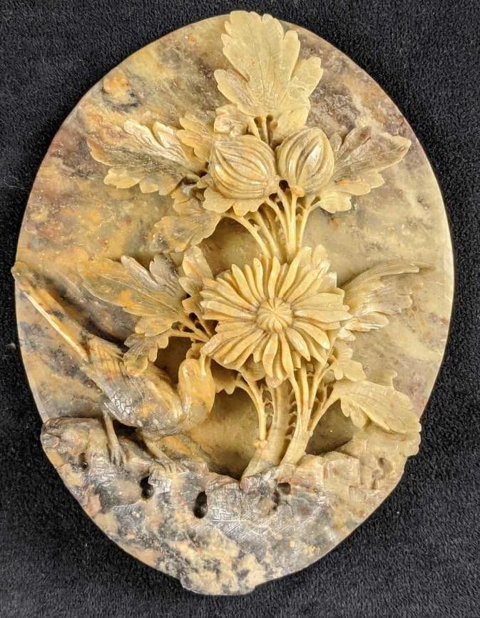 Vint Chinese Soapstone Sculpture Bird And Flowers: Vint Chinese Soapstone Sculpture Bird And Flowers. Hand-carved soapstone with a bird feeding off of the flowers. The sculpture is approx 5" x 1" x 6" and it weighs 1.08lb. The sculpture is
