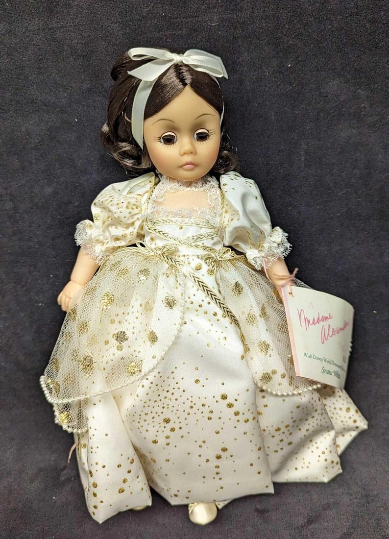 LE Disney Snow White Madame Alexander Doll (1 of 7)