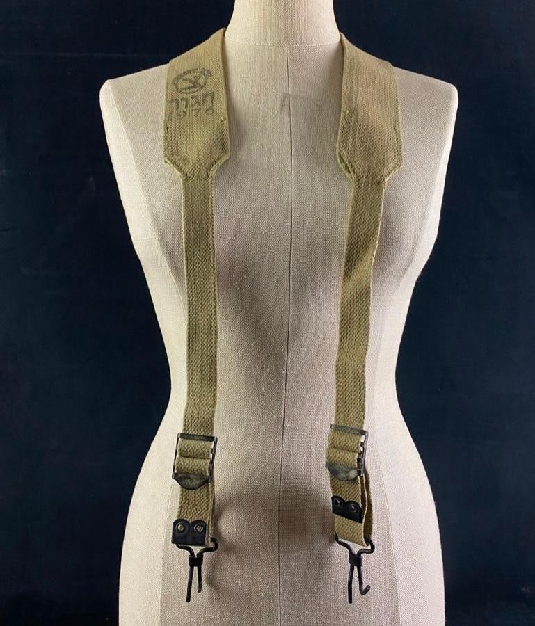 Israeli Defense Force Webbing Strap: Israeli Defense Force Webbing Strap This canvas webbing strap hooks onto a utility belt in order to help a soldier support all of their gear and keep the belt up. The canvass straps are adjustable, an