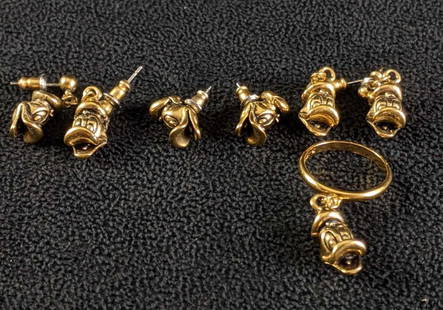 Donald Duck Earrings and Ring Set Disney: Donald Duck Earrings and Ring Set Disney This is a Donald Duck set of earrings and small ring. These are gold colored, some of the plating may be chipping off. They are in good condition. The earrings