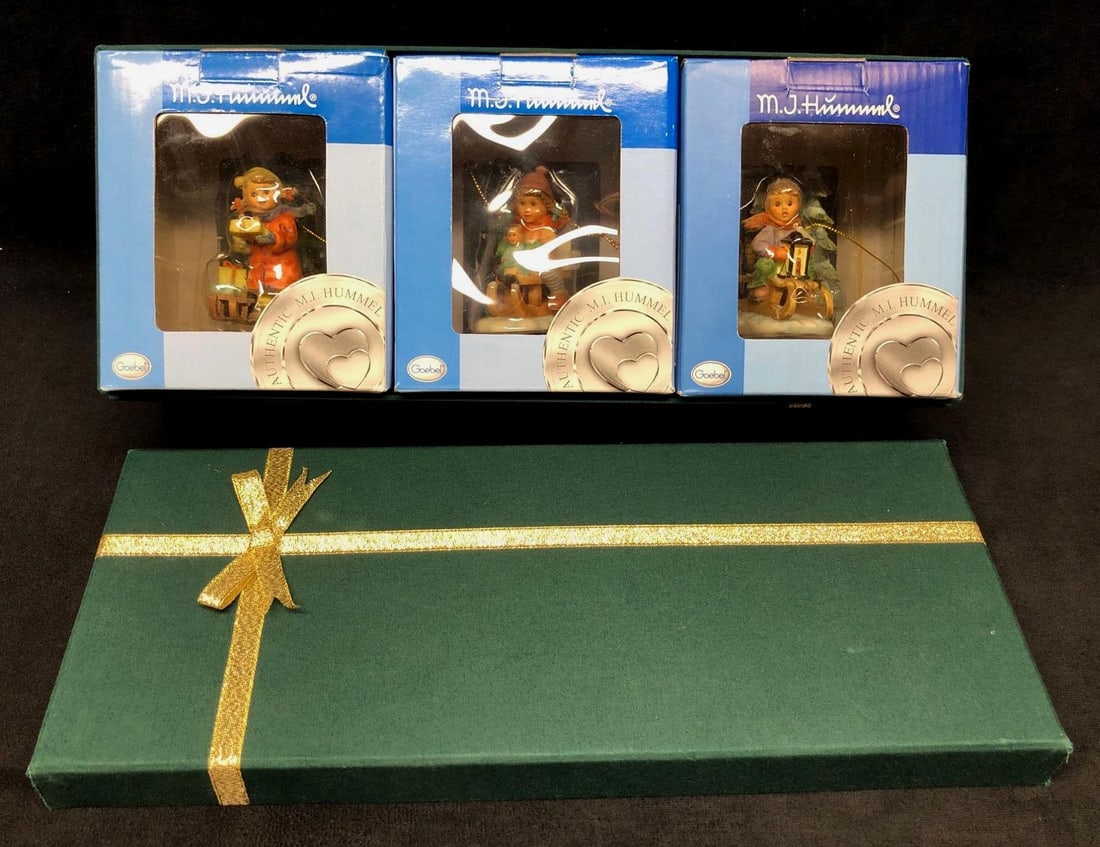 3 Hummel Ornaments (NIB) w/ Green Velvet Gift Box (1 of 5)