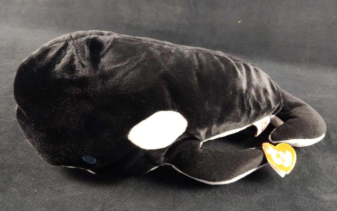 Ty Tide The Killer Whale Beanie Buddies Orca B: "Tide" the Orca from Ty's Pillow Pal Collection. Pillow Pal is approx 9" x 14" x 6". Is in good, unused condition with only some price sticker residue on the inside of the TY t
