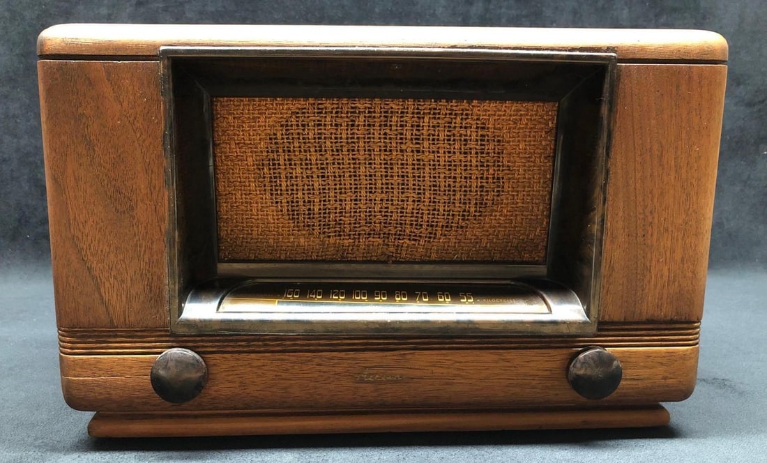 Vintage 1940's Wards Airline Tube Radio Model W.G. # 1804-9 (1 of 9)