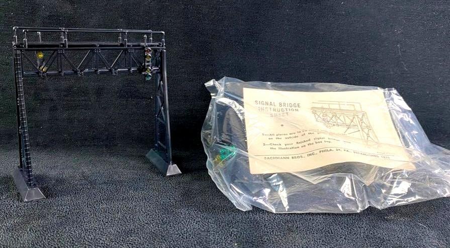 HO Scale Signal Bridges Vintage Bachmann (1 of 5)