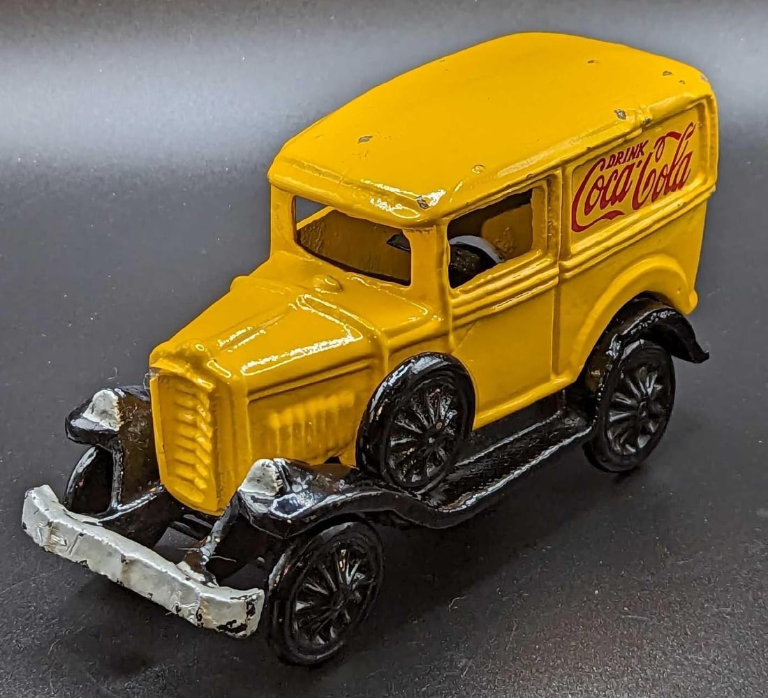 Vintage Cast Iron Coca Cola Yellow Delivery Truck (1 of 8)