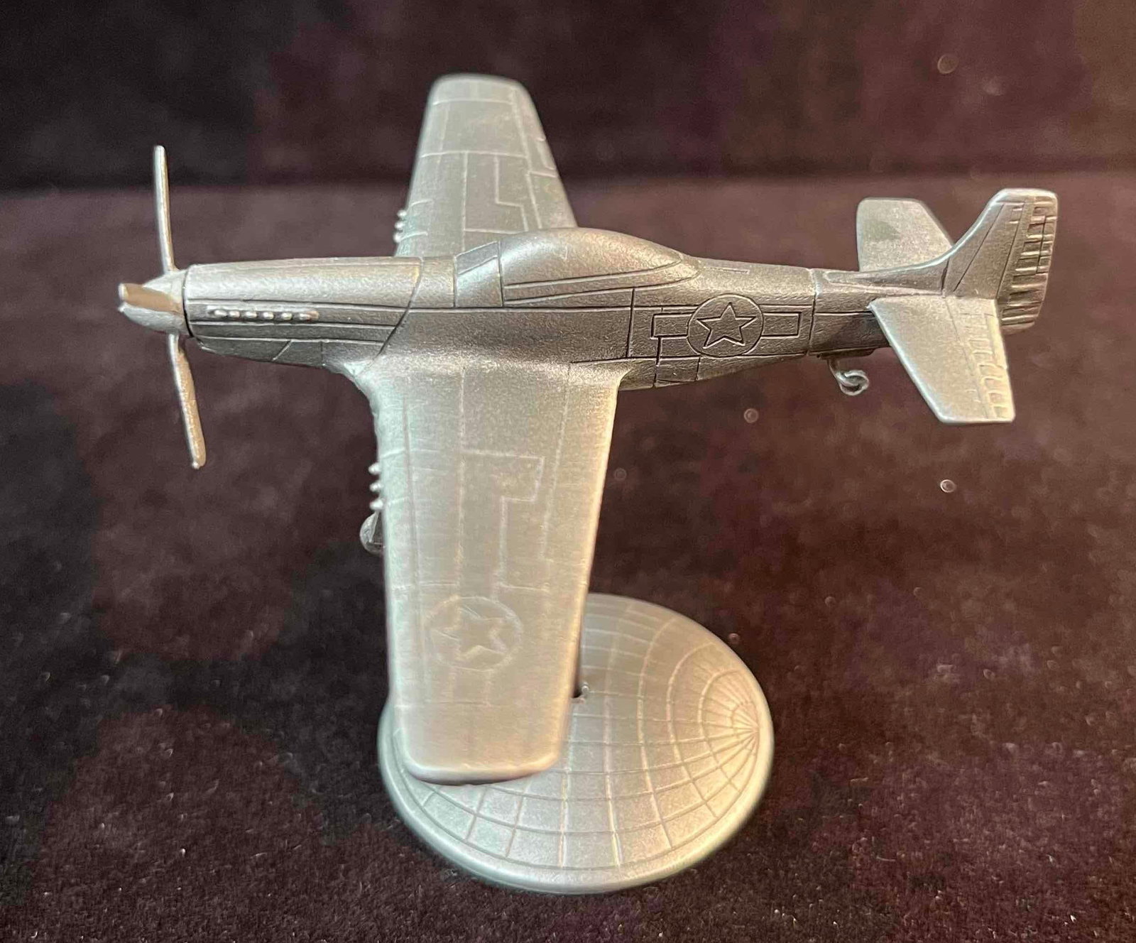 Discontinued 1987 P-51 Mustang The Worlds Greatest Aircraft By The Franklin Mint (1 of 10)