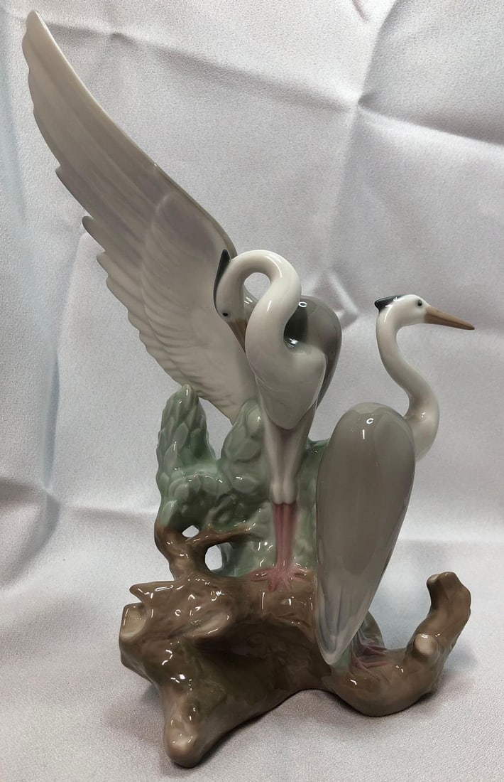 1982 NAO by Lladro Resting Herons: This lot contains a 1982 NAO by Lladró Resting Herons. Retired. Handmade in Spain. It is approx 10" x 6" x 4" and it weighs about 1.5lbs. Overall the Lladró is in good used condition wit