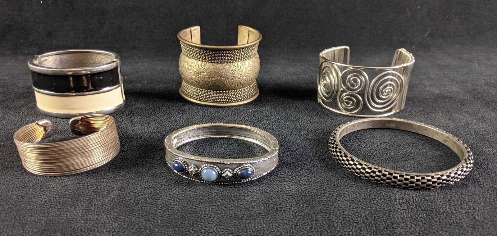 Lot of Six Bangle Bracelets (1 of 8)