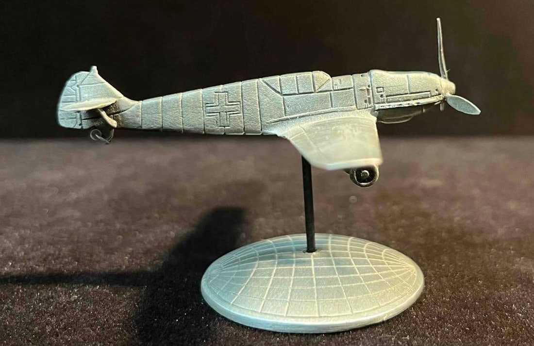 Discontinued 1987 Me-109 Messerschmitt The Worlds Greatest Aircraft By The Franklin Mint: This lot contains a 1987 Me-109 Messerschmitt The Worlds Greatest Aircraft By The Franklin Mint. Discontinued. Made of pewter. It is approx 1 1/4" x 1 1/4" x 1 3/4" and it weighs about 1.4