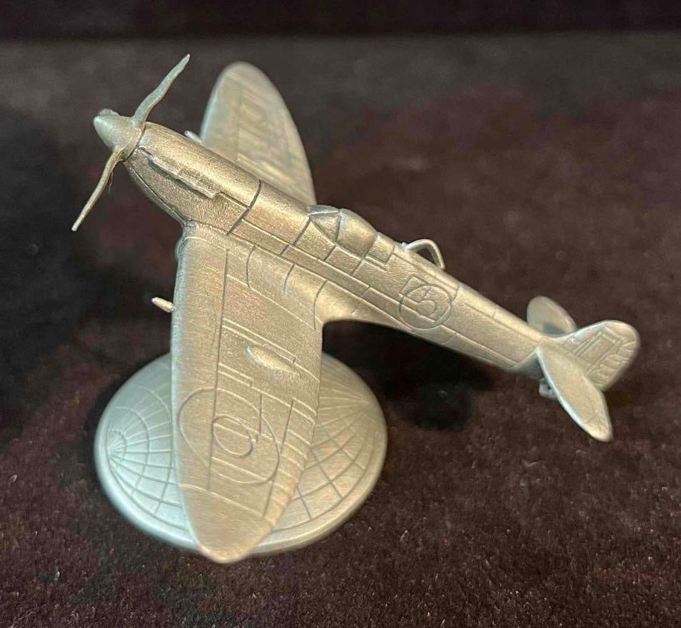 Discontinued 1987 Spitfire The Worlds Greatest Aircraft By The Franklin Mint: This lot contains a Discontinued 1987 Spitfire The Worlds Greatest Aircraft By The Franklin Mint. Made of pewter. It is approx 1 1/4" x 1 1/4" x 2 1/4" and it weighs about 0.1lbs. Overall 
