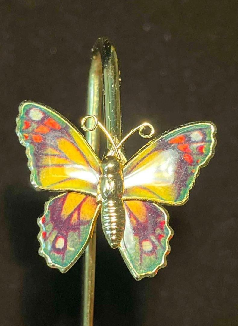 Brass Plated Butterfly Bookmark: This lot contains a Brass Plated Butterfly Bookmark. Made in Taiwan. Comes in original box. The box is approx 1 3/4" x 7" x 1 1/4" and it weighs about 0.05lbs. Overall the Brass Plated But