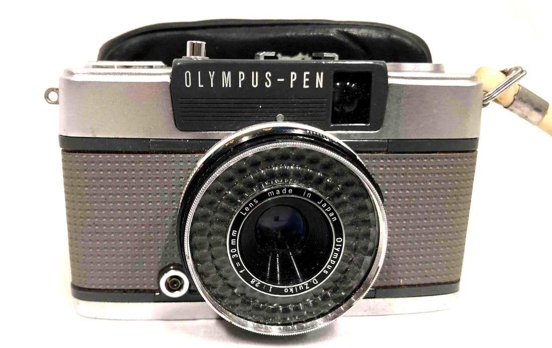 Vintage Olympus-Pen EES-2 Camera In Case (1 of 12)