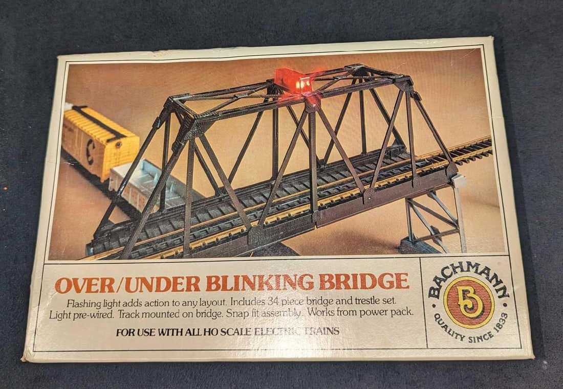 Vintage Bachmann HO Scale Over Under Blinking Bridge NIB: Vintage Bachmann HO Scale Over Under Blinking Bridge NIB. Comes in its original box that is approx 10" x 7" x 1 3/4" and it weighs 0.50lb. The box has some shelf wear and the bridge parts 