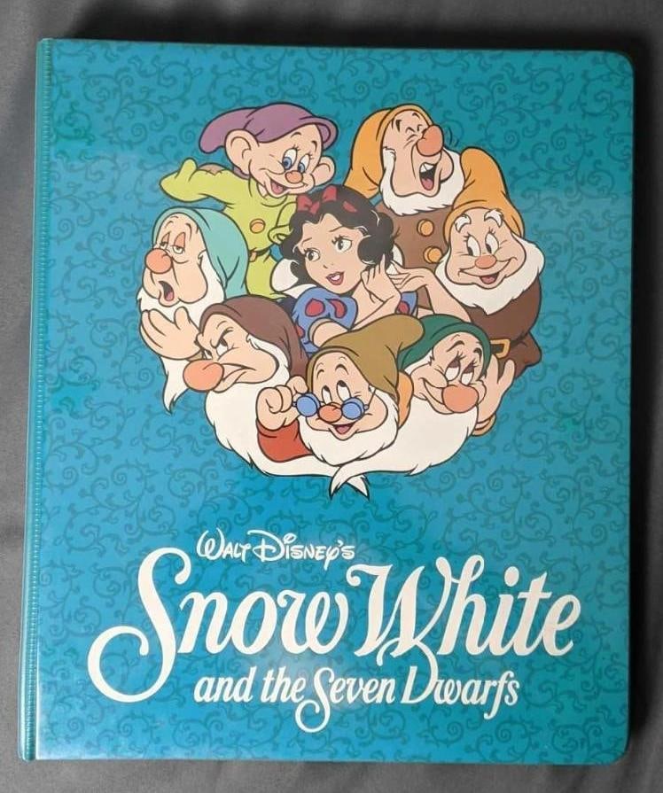Walt Disney Snow White and the Seven Dwarfs Cards and Card Binder (1 of 7)