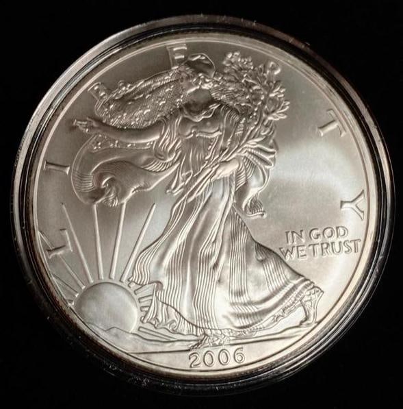 .999 Fine Silver US Mint American Silver Eagle (1 of 2)