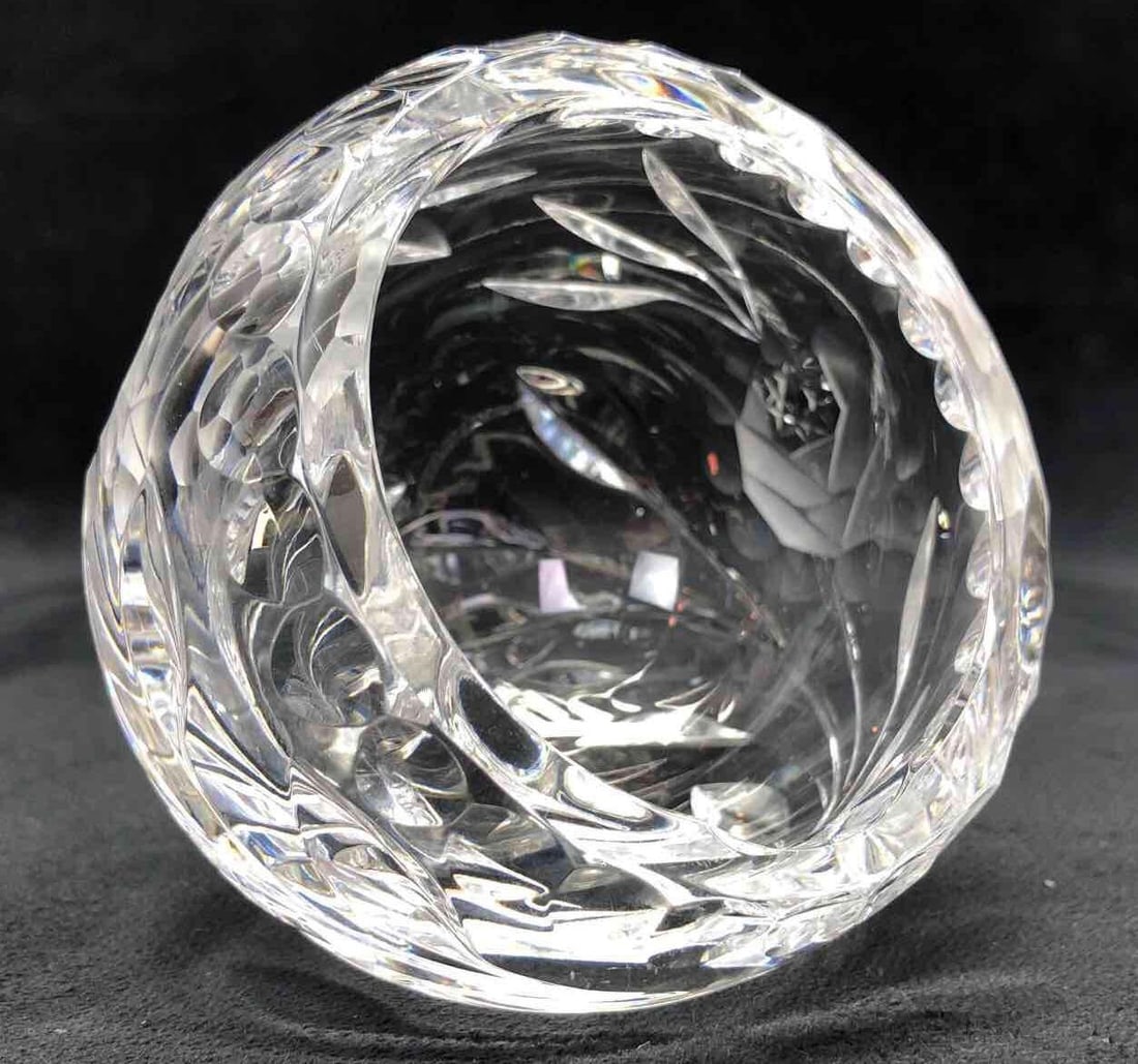 MCM Cut Glass Sphere Side Tilt Orb Vintage Ashtray: This lot contains MCM Cut Glass Sphere Side Tilt Orb Vintage Ashtray. It is approx 3-1/2" x 3-1/2" x 3-1/2" and weighs about 1.3lbs. Overall the Vintage Ashtray is in good used condition w