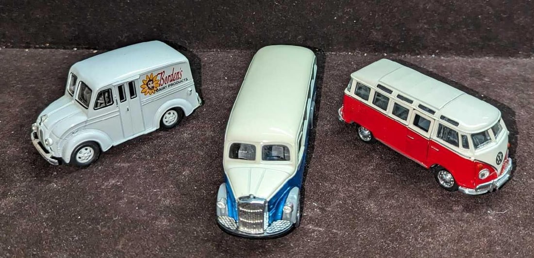 Die Cast Volkswagen Delivery Van Mercedes Benz Omnibus (1 of 9)
