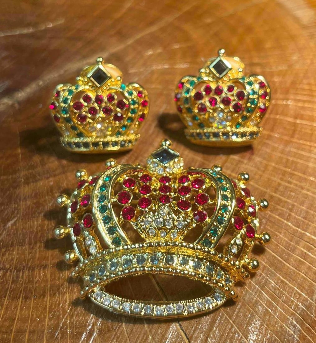 Kenneth Jay Lane K.J.L Gold Tone Crown Brooch and Clip-on Earring Set (1 of 7)