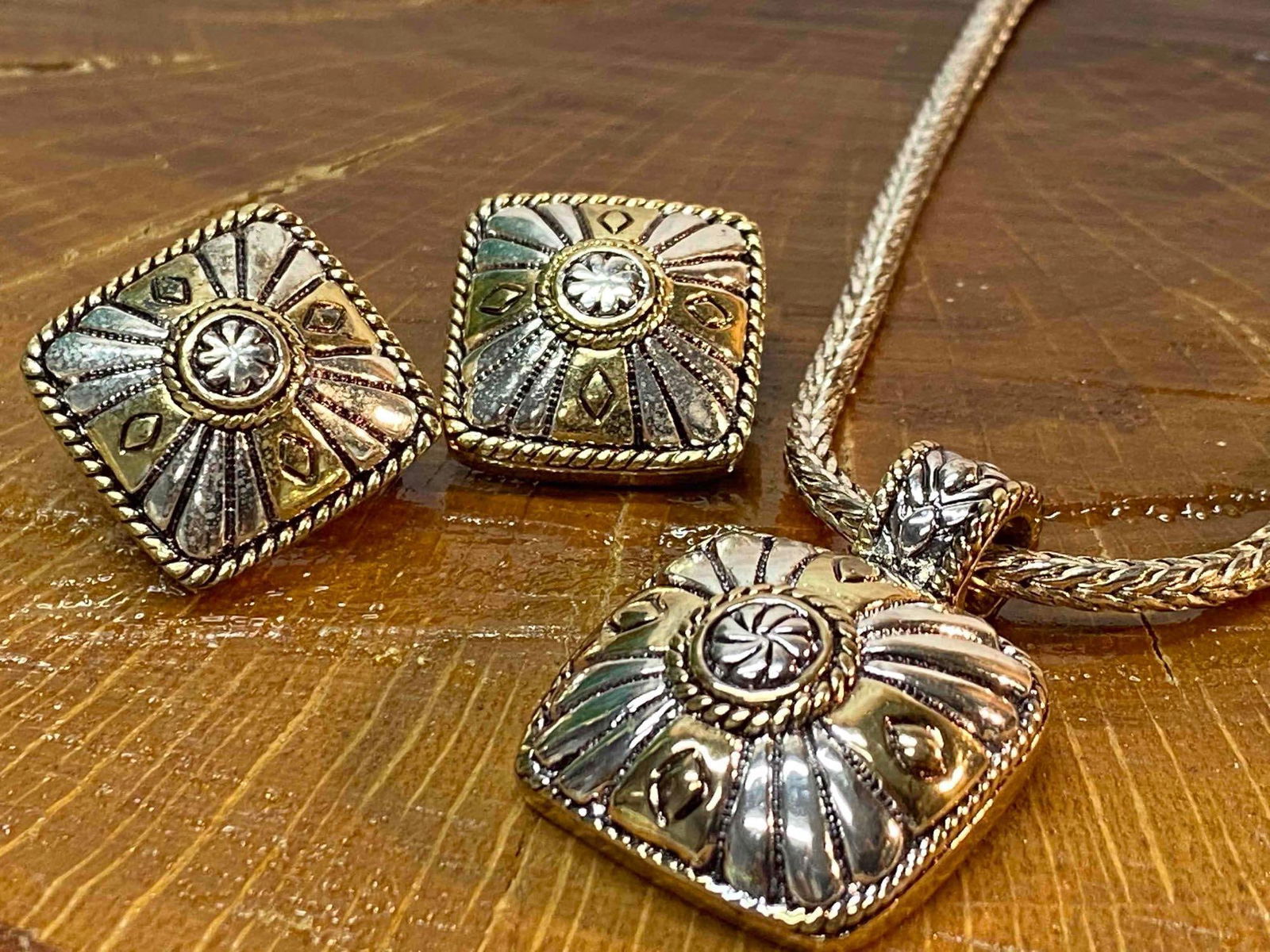 Vintage NOS Silver & Gold Toned Necklace & Earrings Set (1 of 5)