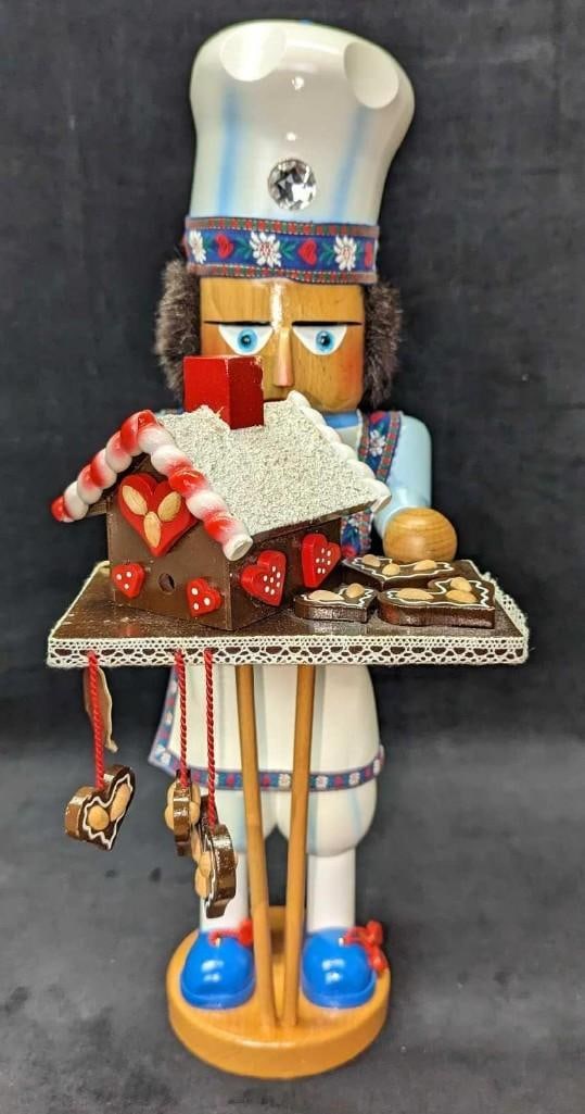 German Steinbach Nutcracker Gingerbread Baker (1 of 8)